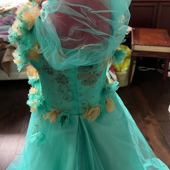 Turquoise Gown with Floral Details design dress ๐ - Picture 4 of 6